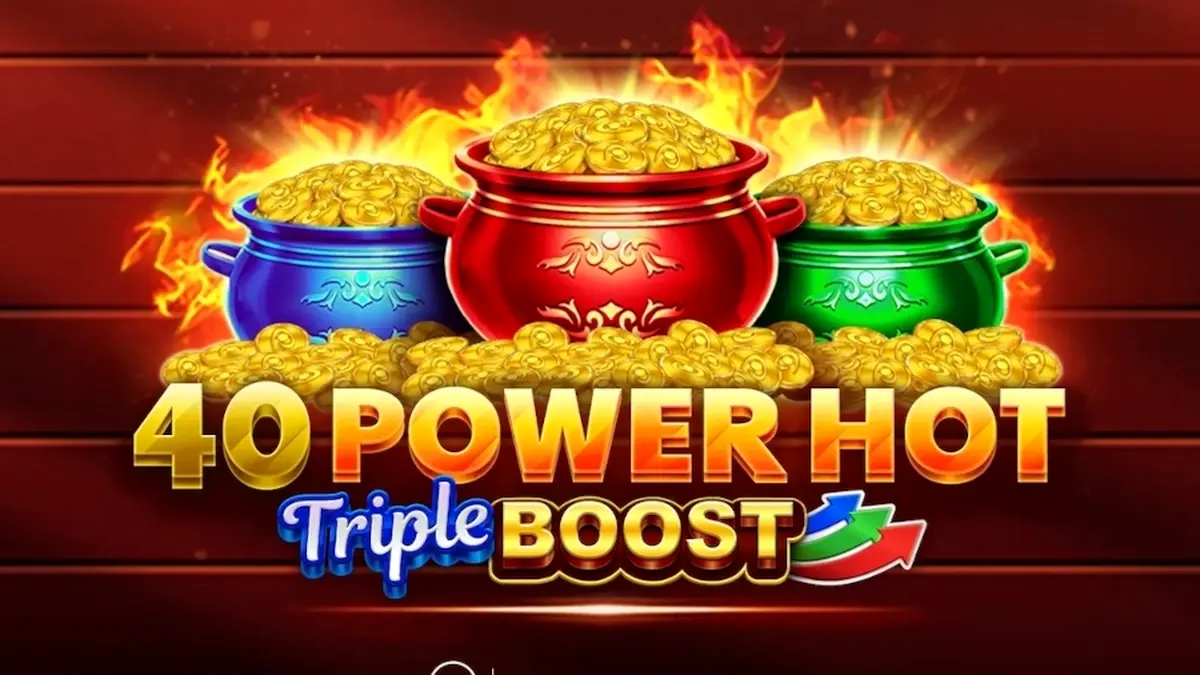 Ang interface ng 40 Power Hot Triple Boost slot na may mga klasikong simbolo ng suwerte.